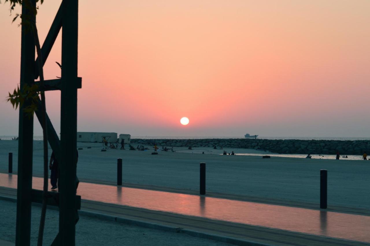 Al Corniche Hotel 샤르자 외부 사진
