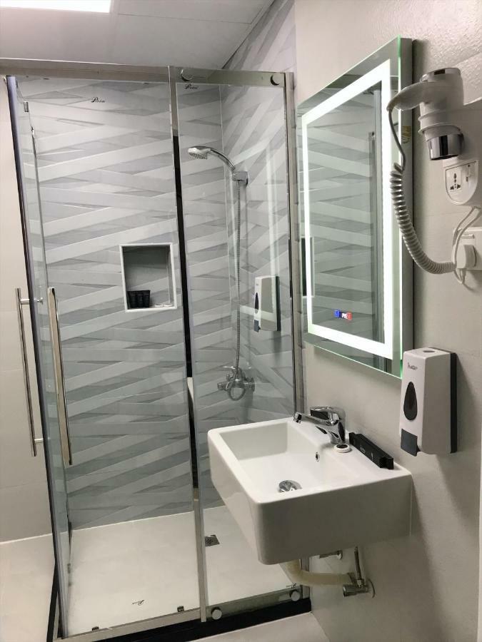 Al Corniche Hotel 샤르자 외부 사진